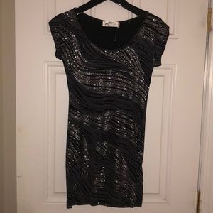 Beautiful body con sparkly dress 👗